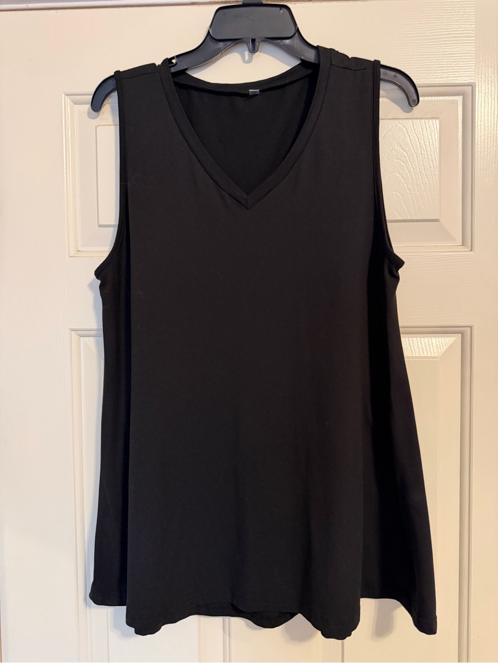 ☀️Everyday V-Neck Tank Top — Black